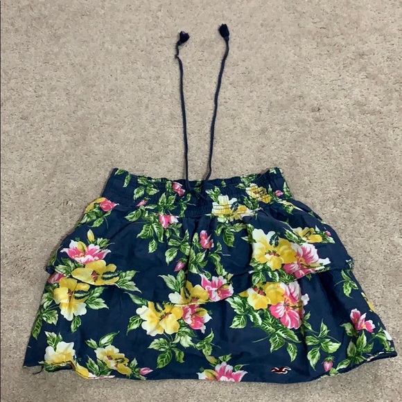 Hollister flower patterned skirt - Picture 3 of 6